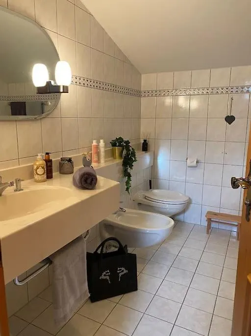 Neues Ruhiges Apartment, Bergblick, Stellplatz Bischofswiesen 0*,  Németország